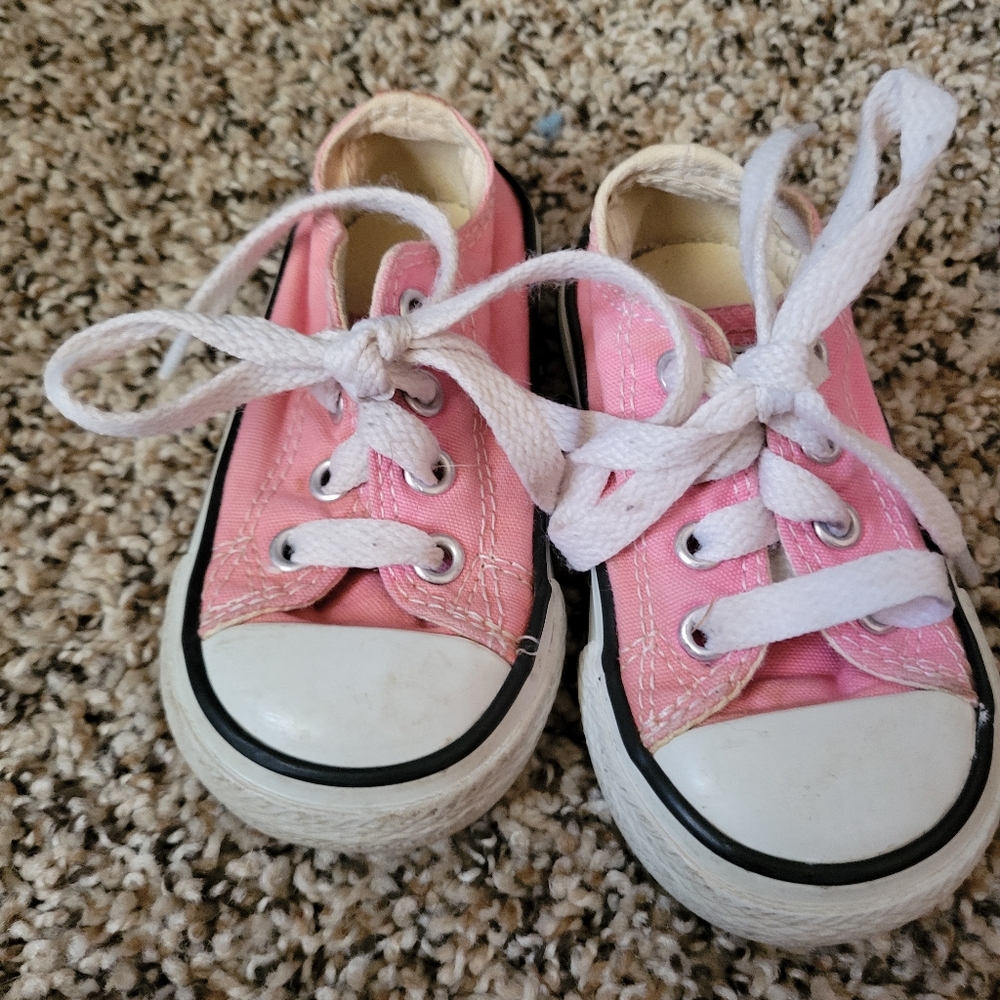 Toddler girls light pink converse